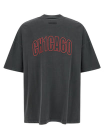 FEAR OF GOD ESSENTIAL - FEAR OF GOD ESSENTIAL - ’City Exclusive Chicago 90s’ T-shirt - Men’s Tops