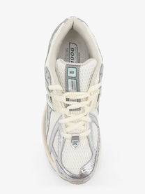 New Balance Unisex Mesh Sneakers Silver