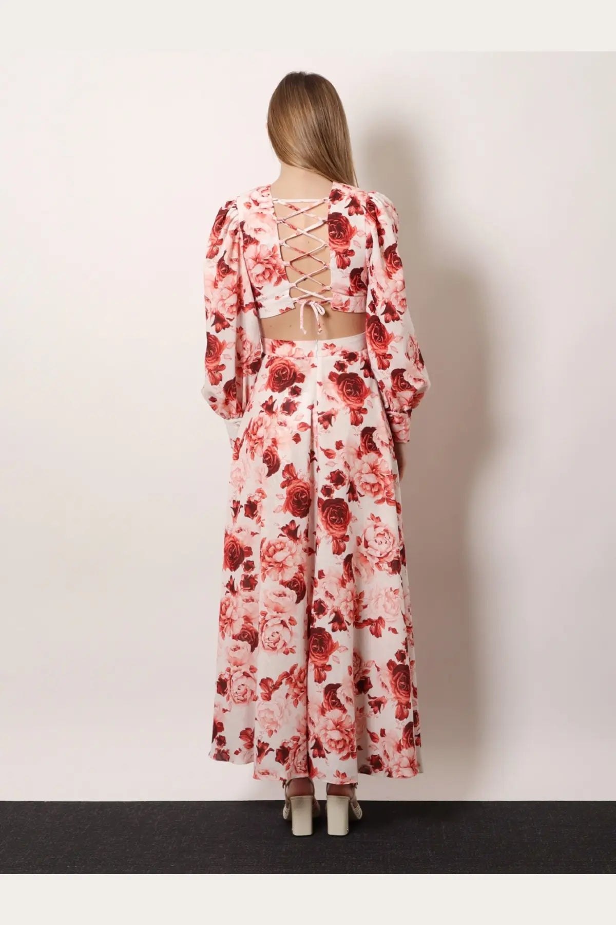 Actualee women’s linen and cotton blend two-piece floral outfit in pink with lace-up back crop top and wide-leg trousers