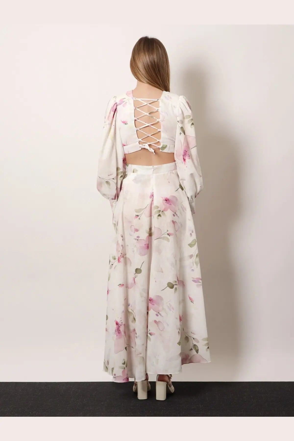 Actualee women’s linen and cotton two-piece outfit in white with pink blossoms and green leaves featuring lace-up back