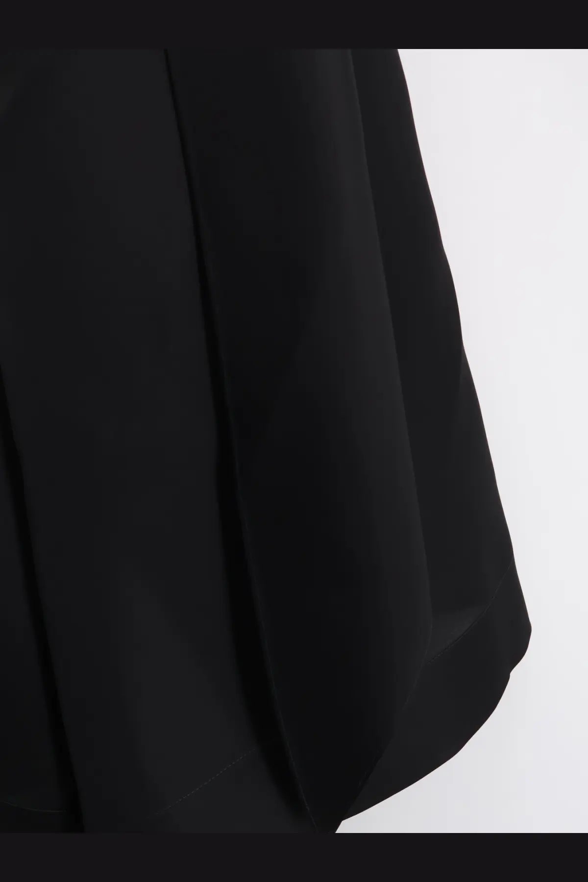 Black pleated silk fabric with smooth flowing drape from alberta ferretti womens silk cape black