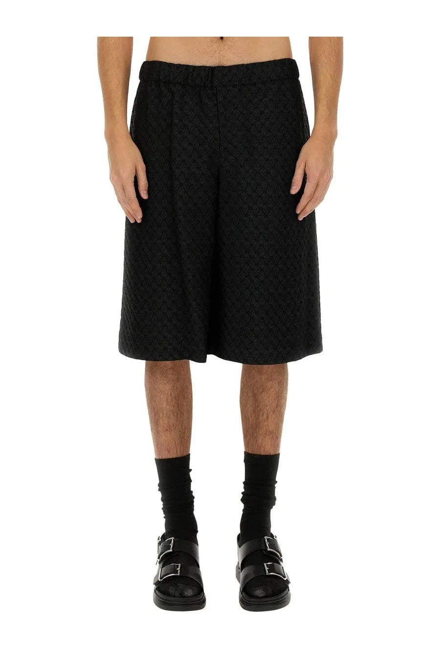 Alexander mcqueen men’s black shorts with skull jacquard pattern and textured fabric for stylish casual wear