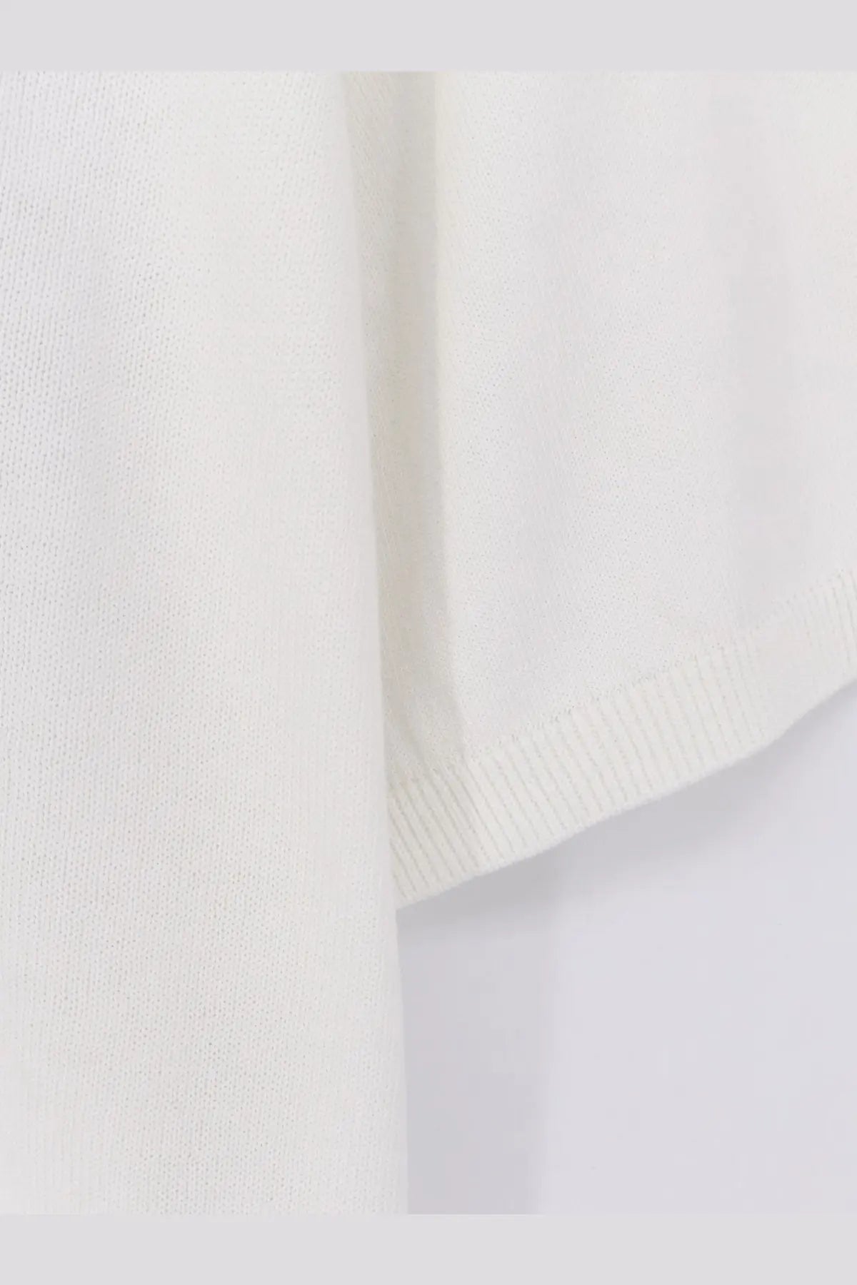 Alpha-Studio men’s cotton sweater in white with soft off-white knit fabric and subtle ribbed hem texture
