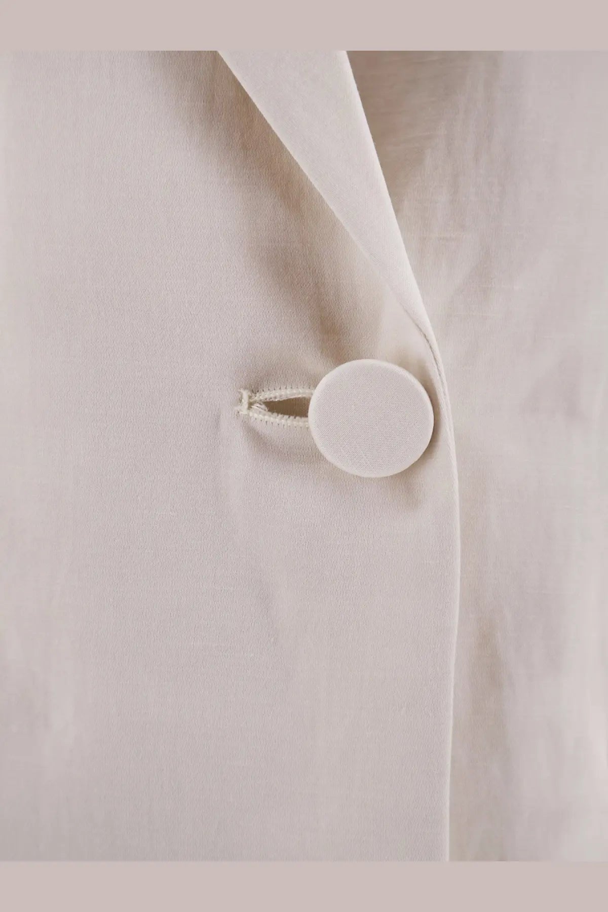 Alysi women’s double breasted gesso blazer with off-white lyocell linen fabric and a minimalist white button on the seam