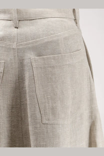 Light gray linen trousers with subtle woven texture and neatly stitched pockets from Alysi women’s flared linen skirt Grezzo collection