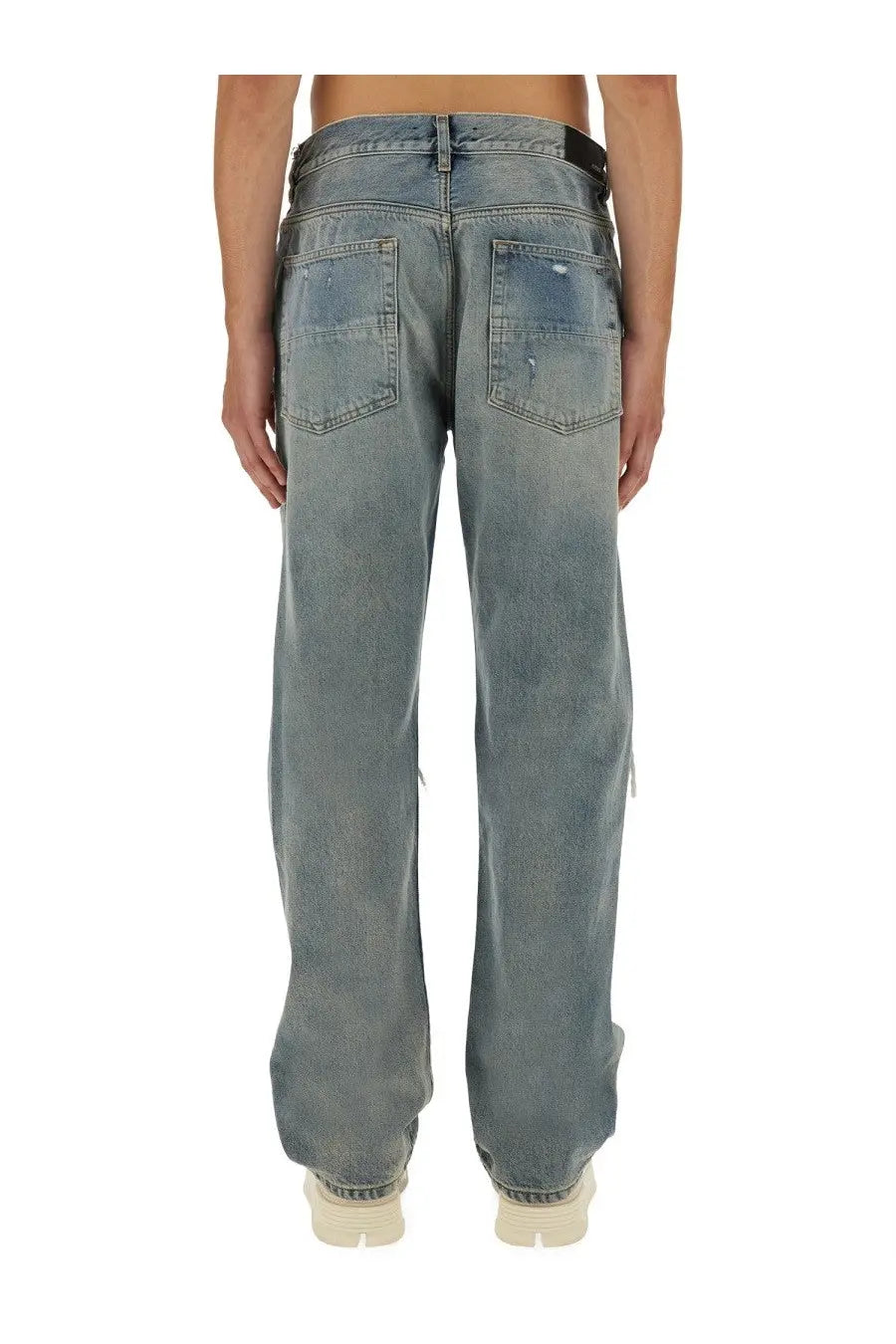 Washed blue denim amiri men’s jeans with relaxed fit and distressed details in cotton material