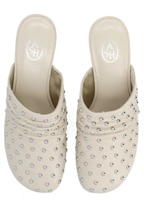Beige leather women’s mule con tacco eloise white adorned with silver studs showing front side details