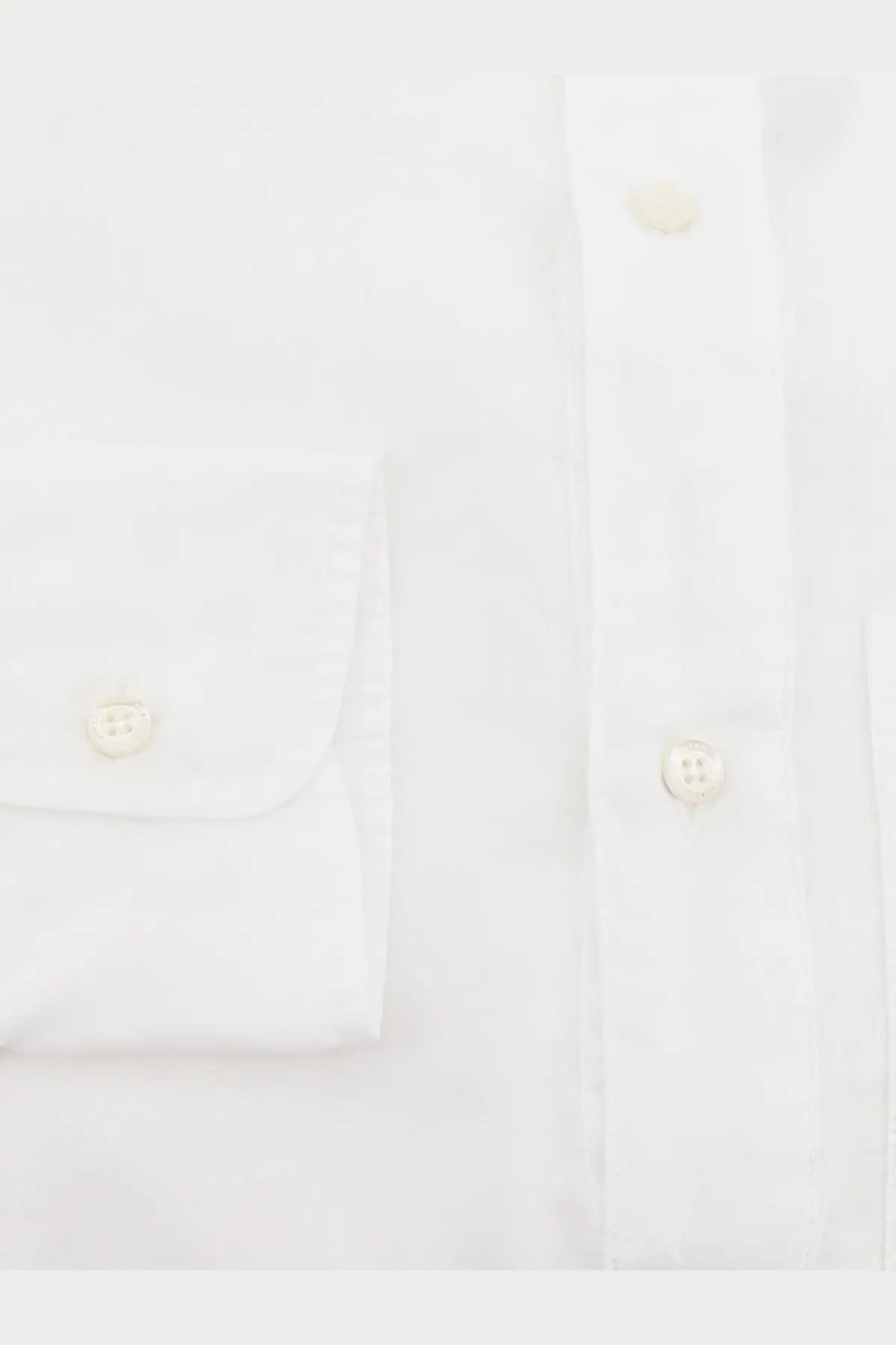 Aspesi men’s white cotton shirt with crisp fabric and matching buttons in a classic button-down style