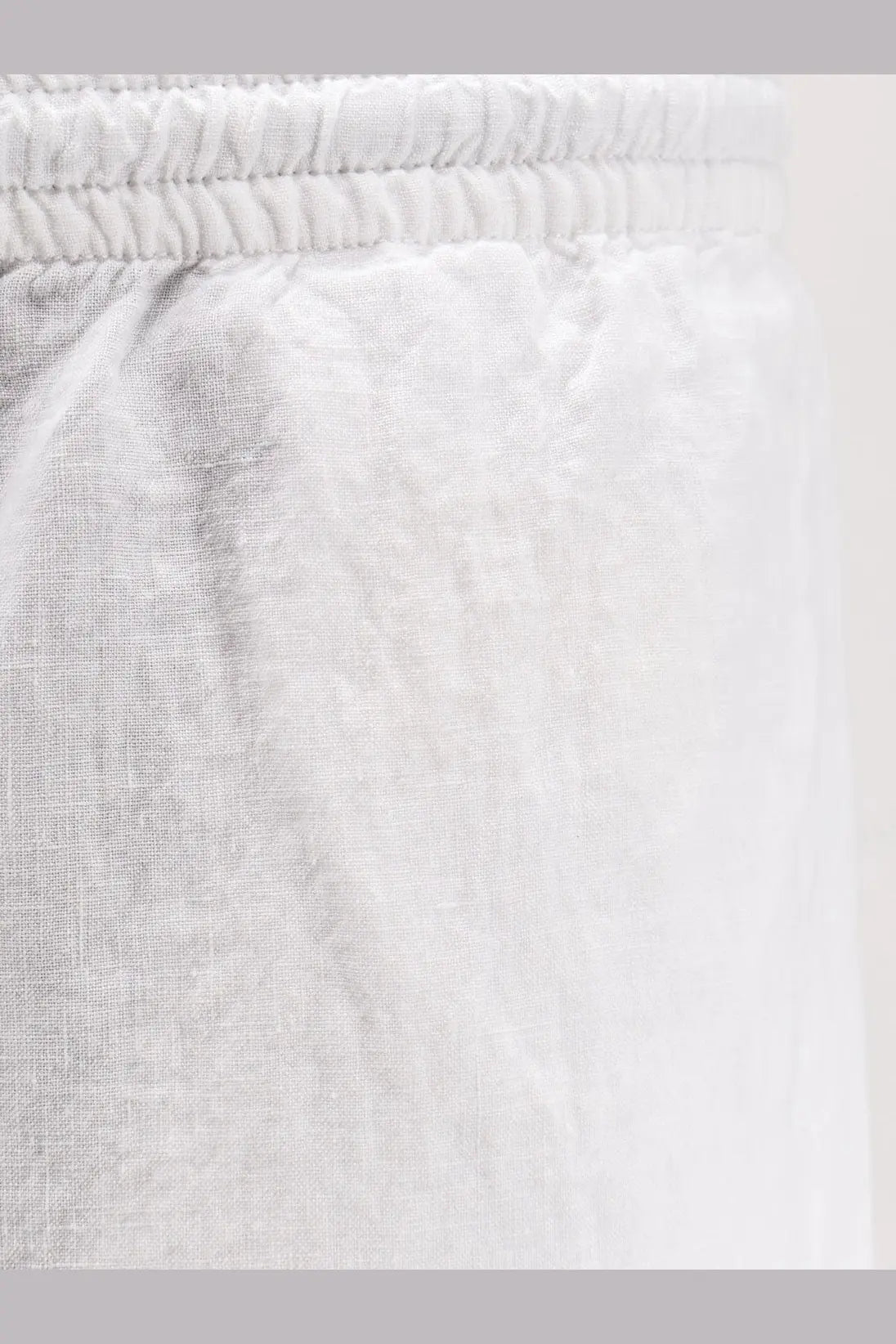 Aspesi men’s Ventura white linen shorts with soft textured weave and elastic waistband for comfortable wear
