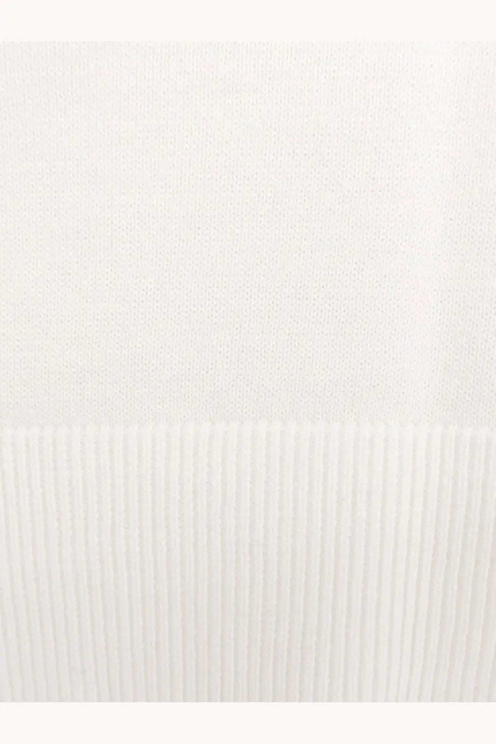 Aspesi women’s white cotton sweater featuring a ribbed knit fabric for comfortable stylish wear