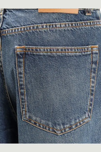 Aspesi women’s medium-wash blue denim jeans with contrasting tan stitching and brown leather brand tag at waistband