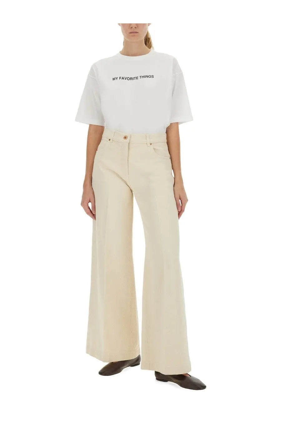 Cream-colored wide-leg trousers with a clean minimalist design featured with aspesi women’s shirt white