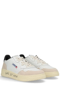 Autry men’s sneaker medalist low multicolor white beige low-top with black accents and game set match graphic