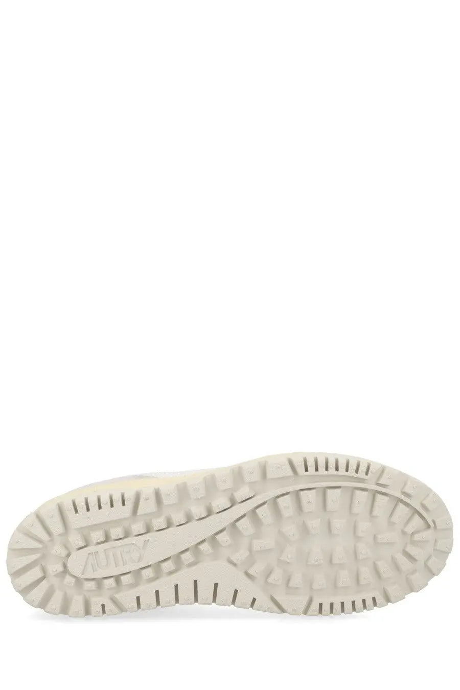 Back side of autry men’s wildpace low sneaker white showing cream-colored rubber sole with textured tread and air logo