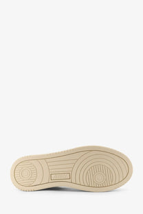 Beige rubber sole with circular tread patterns and embossed autom branding on autry women’s medalist low leather sneakers white