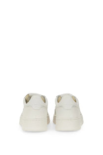 Cream-colored leather AUTRY women’s Medalist low sneakers with minimalist design and chunky soles