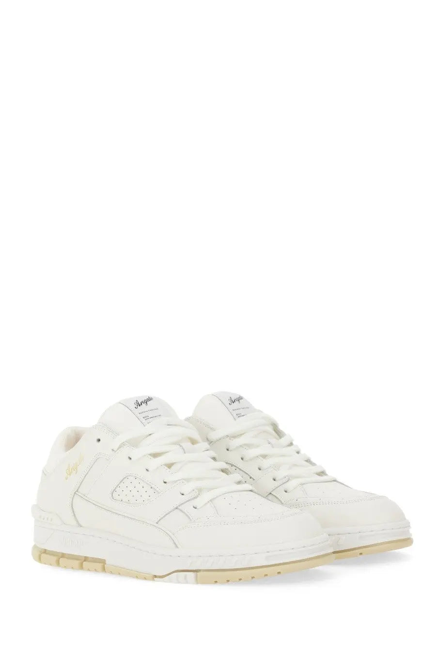 Axel Arigato men’s sneaker area white white leather sneakers with minimalist design and subtle beige sole accents
