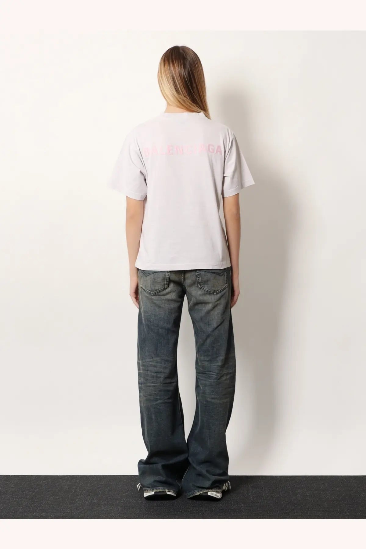 Balenciaga women’s white cotton short-sleeved t-shirt with pale pink Balenciaga logo print on front
