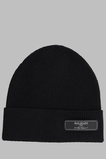 Balmain men’s black ribbed knit beanie with folded cuff and rectangular black label featuring white text