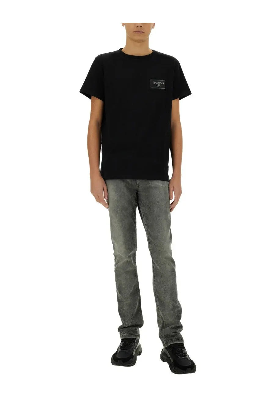 Balmain men’s black short-sleeved t-shirt with rectangular logo patch on the left chest in cotton material