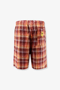 Back view of barrow men’s bermuda shorts in warm orange and maroon plaid with drawstring waistband and yellow logo patch