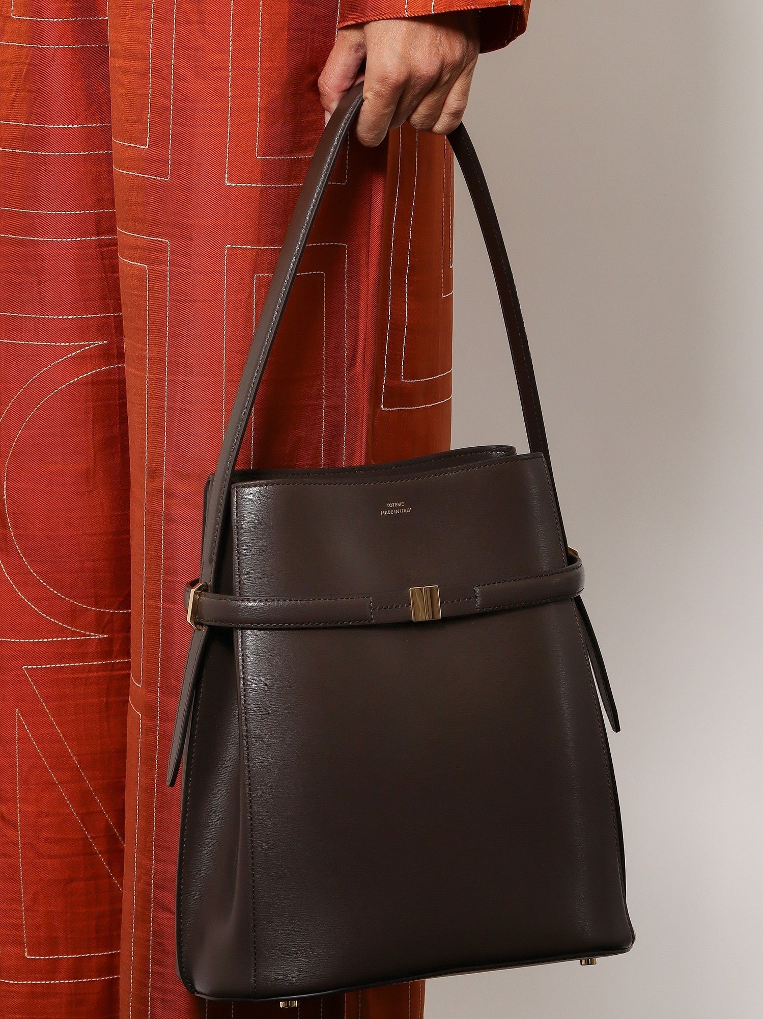 Toteme Women's Belted Leather Bucket Bag Brown