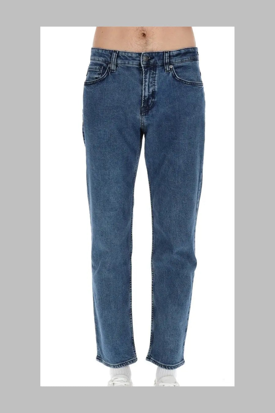 BOSS men’s jeans Maine Blue classic medium-wash denim with straight-leg cut and traditional stitching