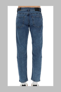 Boss men’s blue denim jeans maine blue with classic straight-leg cut and subtle fading on front side