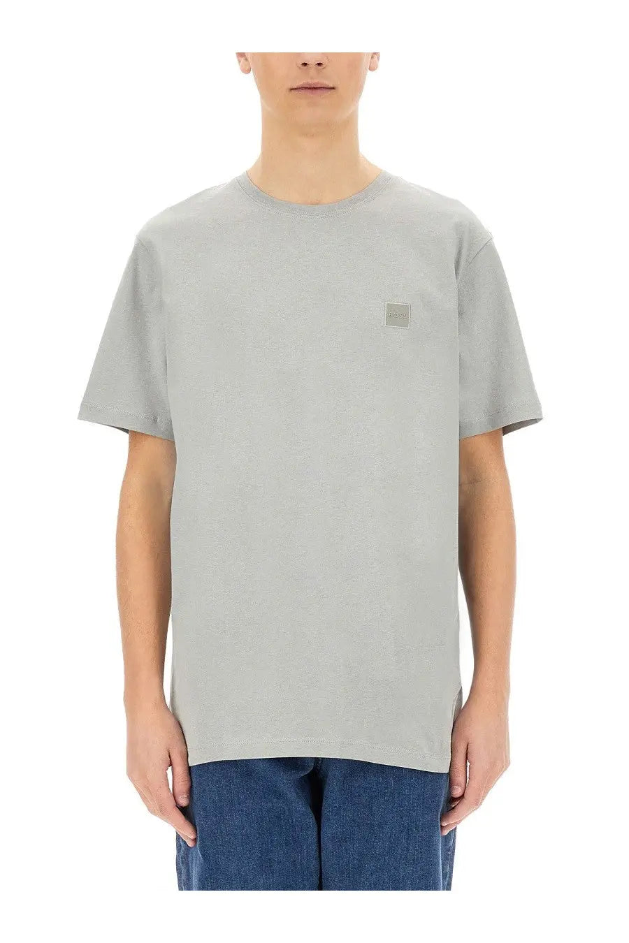 Boss men’s light gray cotton t-shirt with a small square logo patch on the left chest for casual wear