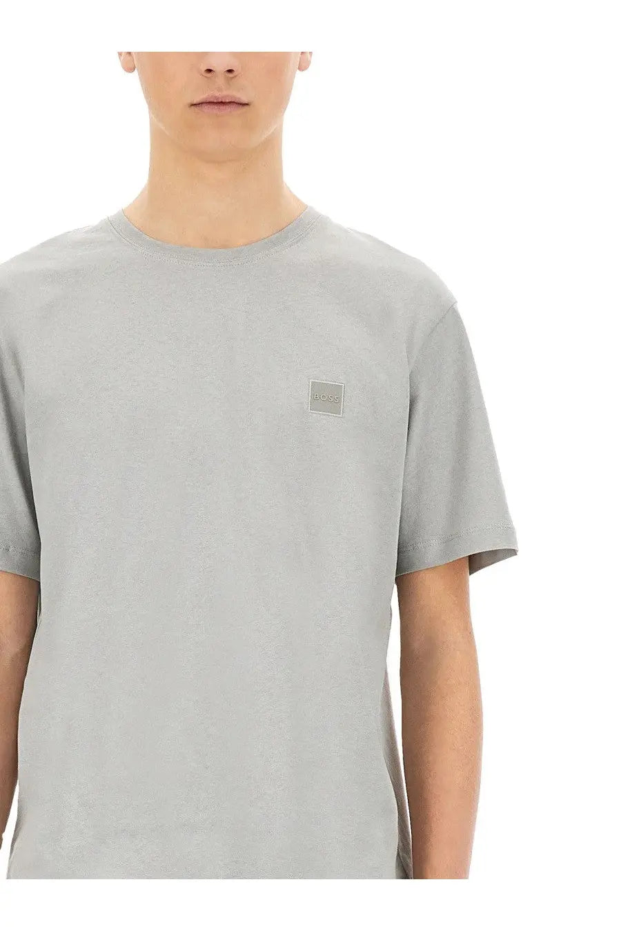 Light gray cotton boss men’s shirt tales grey t-shirt with small square logo patch on the left chest