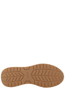 Tan rubber sole with geometric tread pattern and boss logo embossed at center on boss men’s sneaker vinston beige