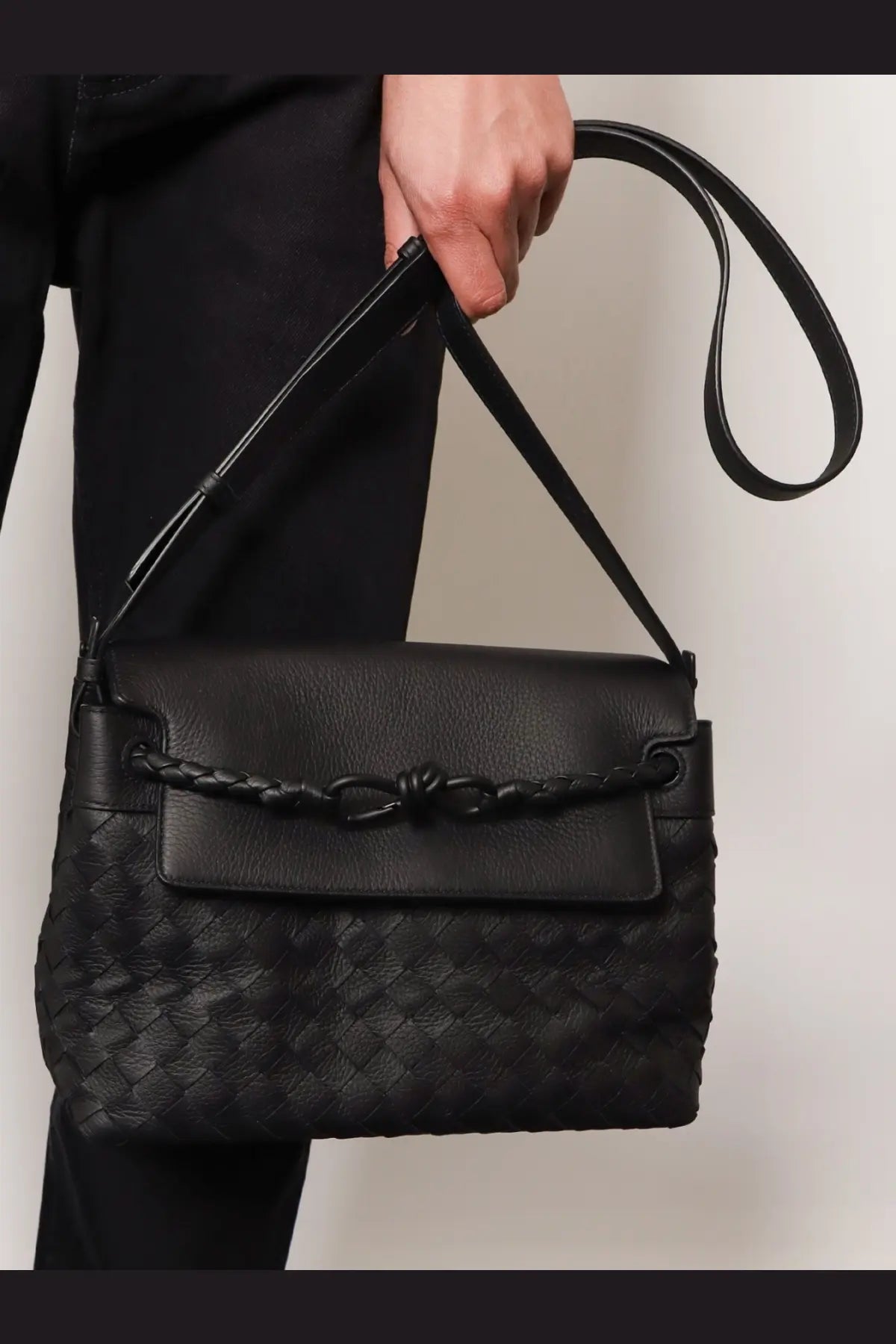 Bottega Veneta Men's Andiamo Leather Shoulder Bag Black, view 2