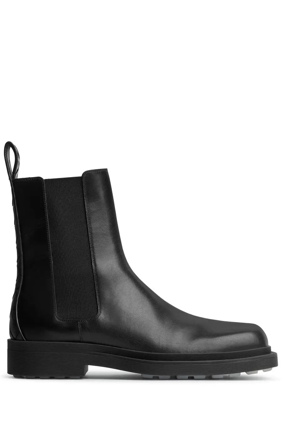 Bottega Veneta Men’s Ben Black leather Chelsea boot with elastic panels and chunky sole