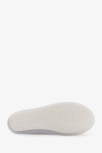 White rubber sole with smooth textured surface and rounded edges on bottega veneta men’s serena leather sneakers alabaster