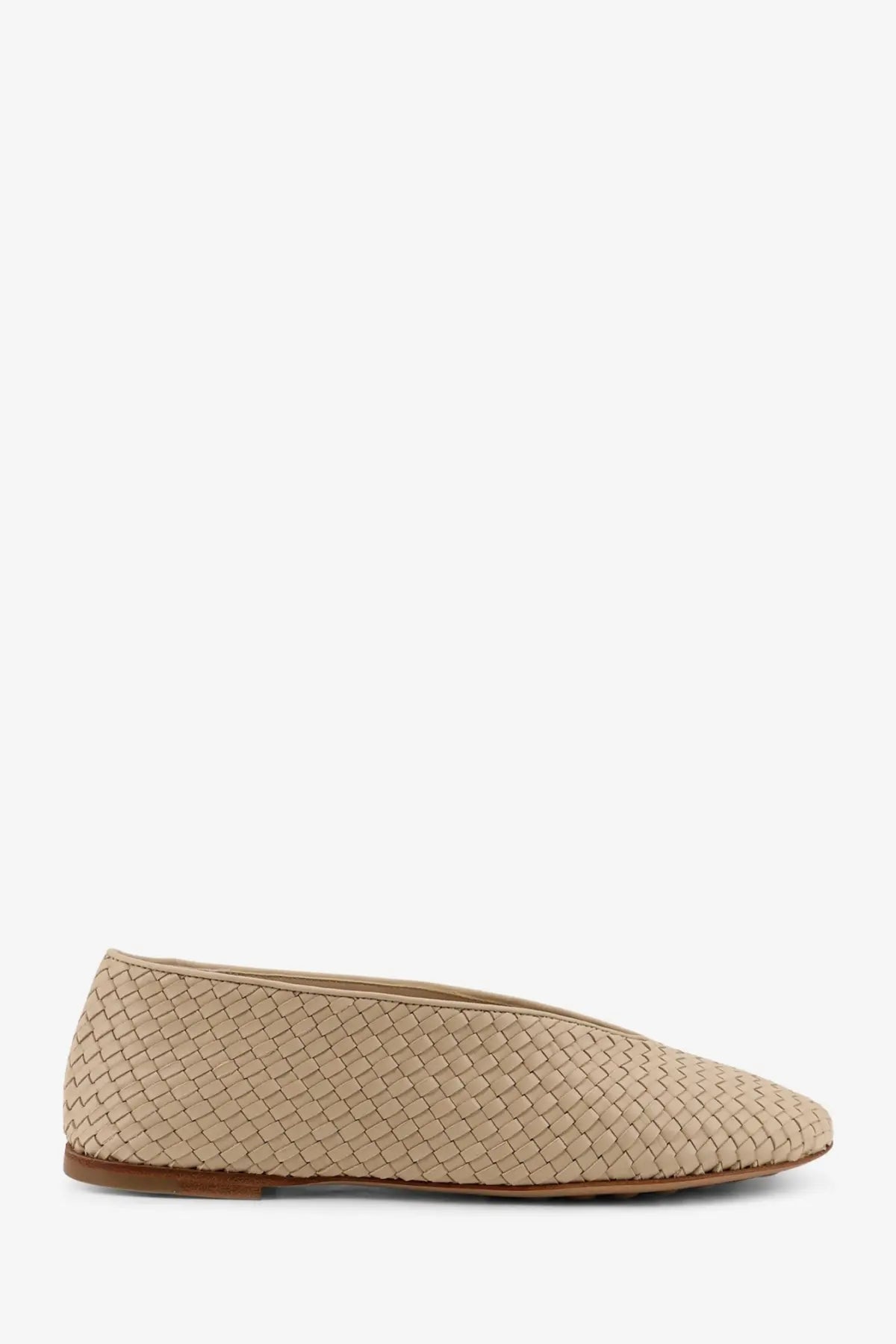 Bottega Veneta women’s rosa flat leather ballerinas in beige with woven leather upper and low-profile sole