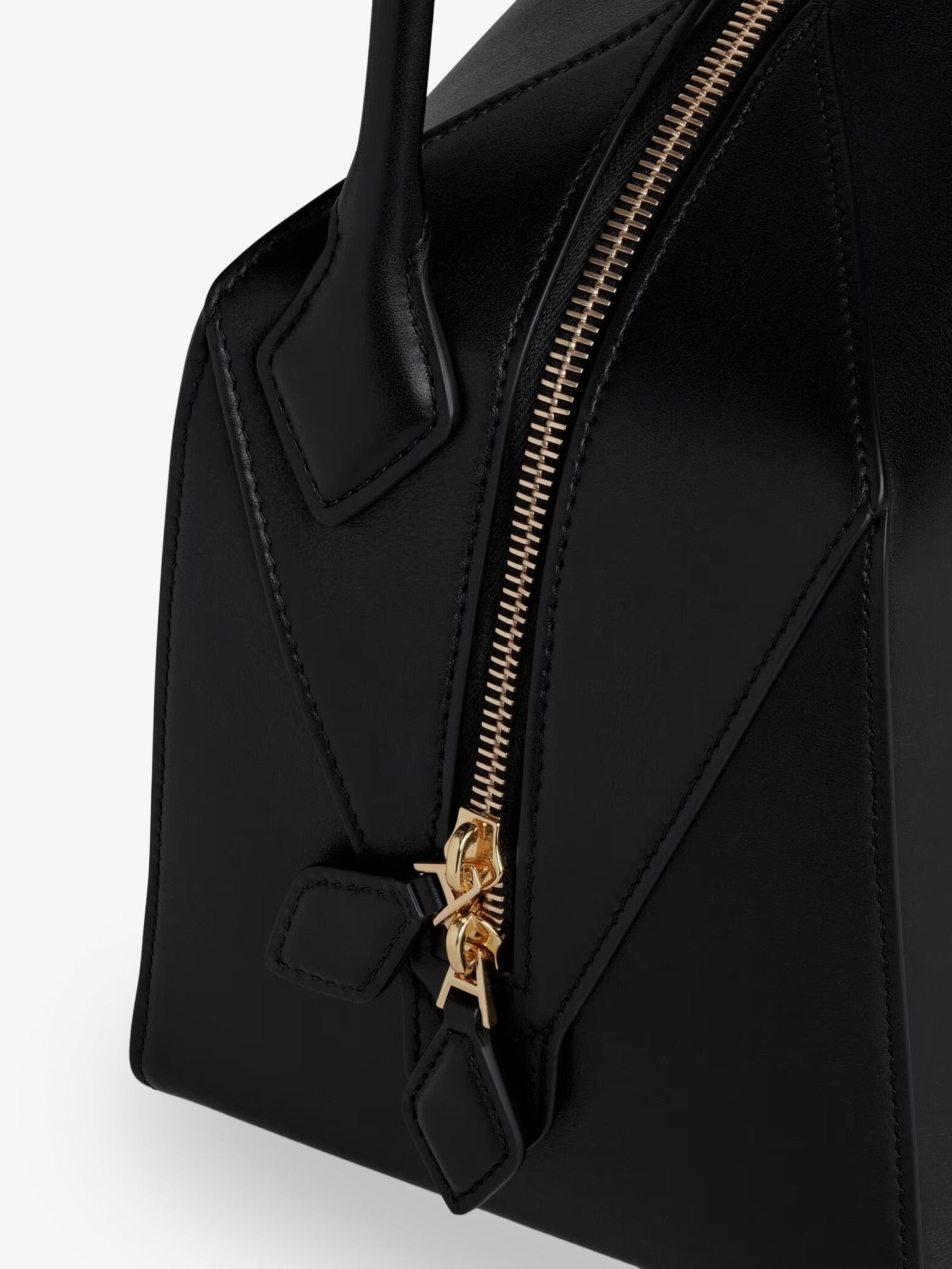 ALAÏA Women's Bouledogue Leather Shoulder Bag Black