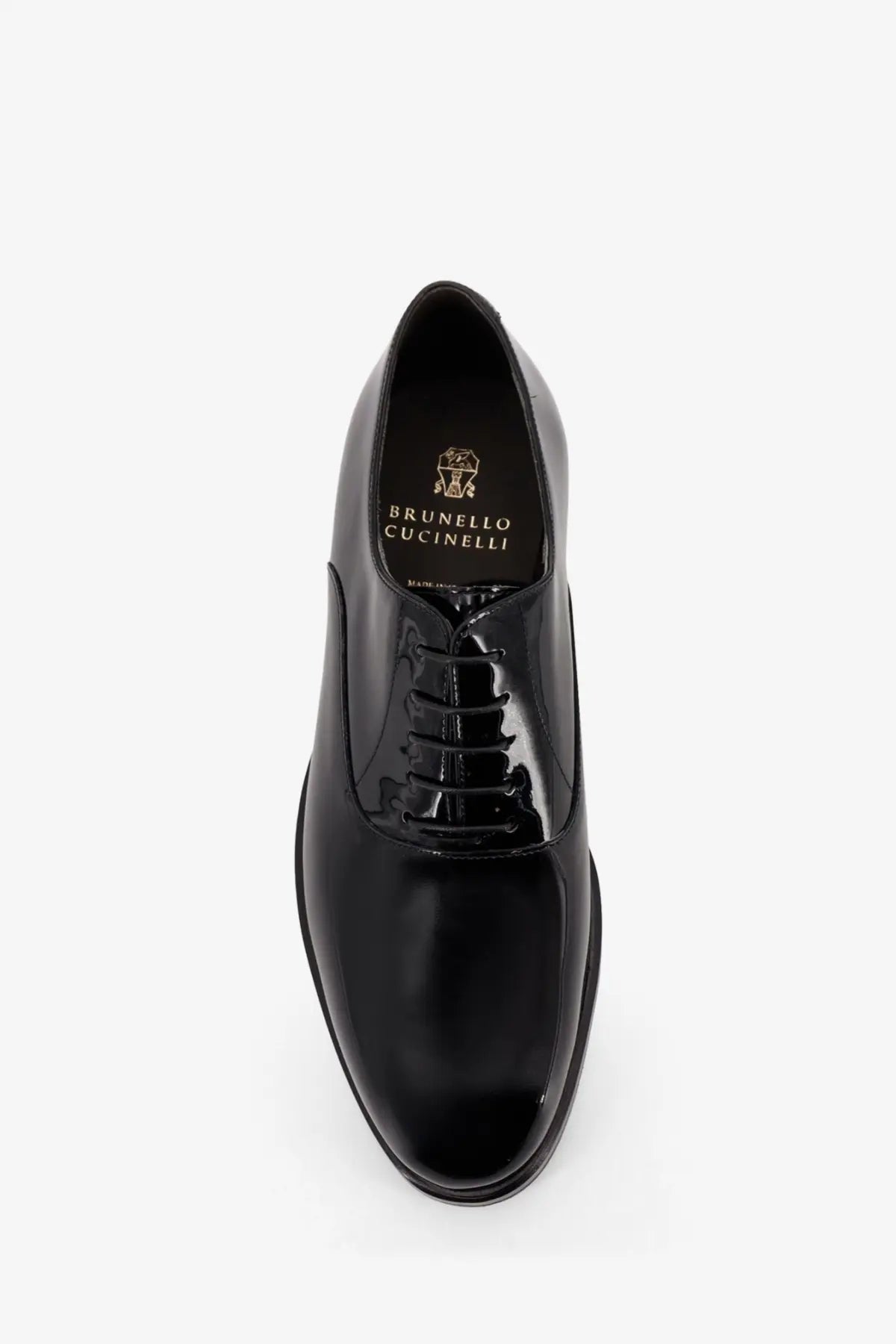 Brunello Cucinelli men’s black patent leather oxford shoe with polished finish and classic lace-up design