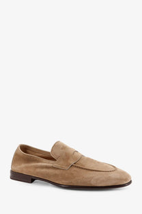 Brunello Cucinelli men’s tan suede loafer with classic penny strap design and dark brown leather sole