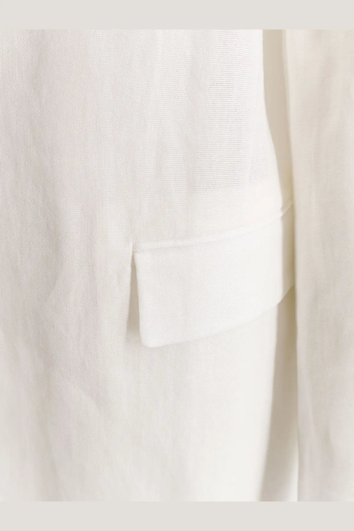 Brunello cucinelli women’s white cotton blazer pocket with subtle textured weave and tailored stitching