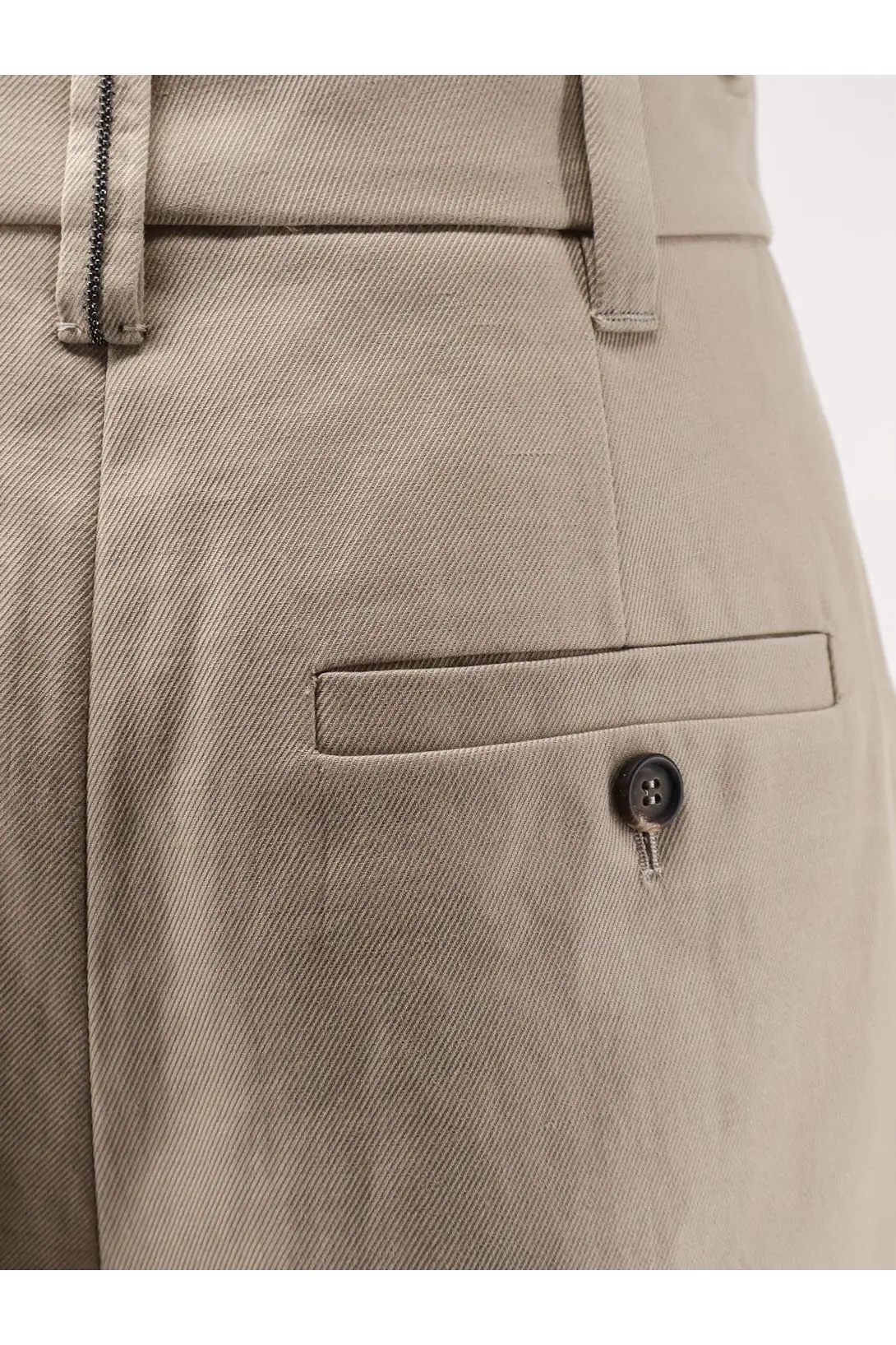 Beige textured twill cotton and linen shorts by Brunello Cucinelli with dark button and zipper detail