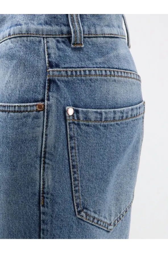 Brunello Cucinelli women’s the retro vintage medium-wash blue denim jeans with classic stitching and metallic buttons