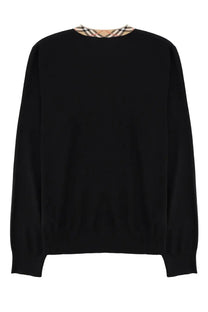 Black cashmere Burberry men’s sweater with classic check-patterned collar in lana merino wool