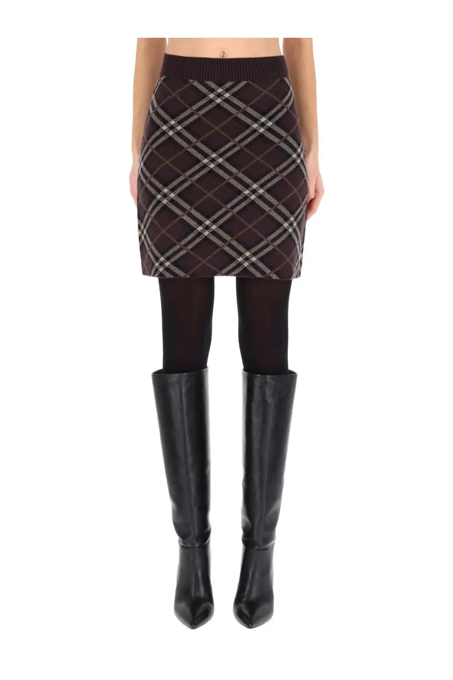 Burberry women’s ginny skirt brown is a brown knitted mini skirt with a classic plaid pattern of white and light gray lines