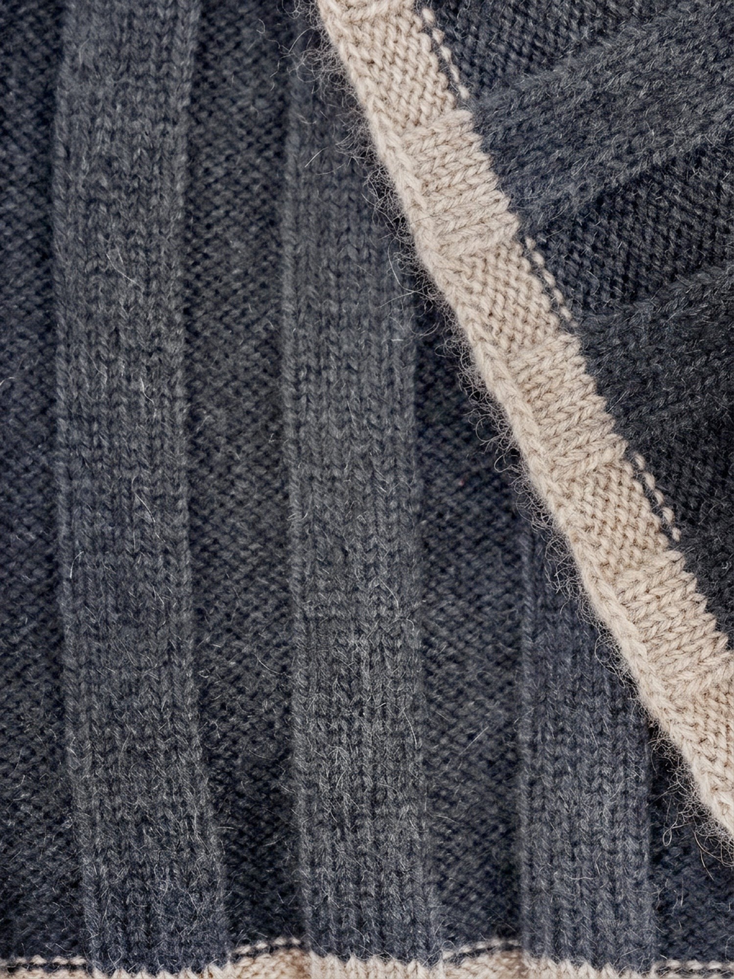 Brunello Cucinelli Men's Cashmere Scarf Grey