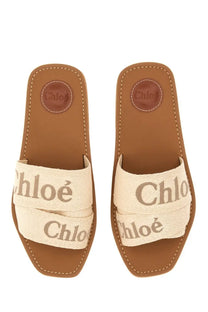 Chloé women’s sandalo slide woody white with beige woven strap and brown leather accents with brand name logo