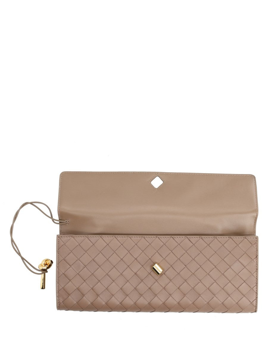 Bottega Veneta Women's Clutch Andiamo Beige