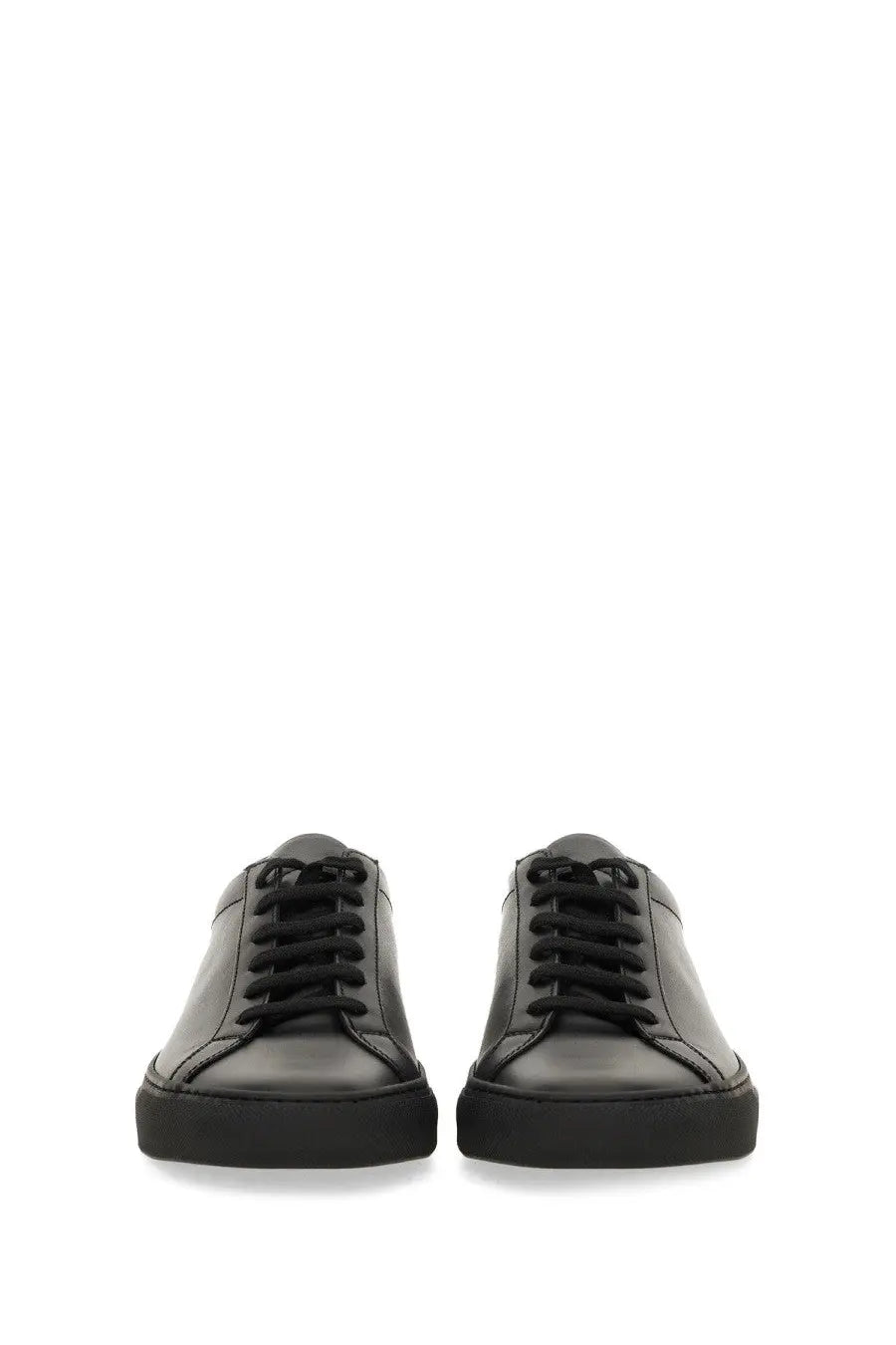 Common projects men’s sneaker low achilles original black leather low-top sneaker with black laces and chunky sole