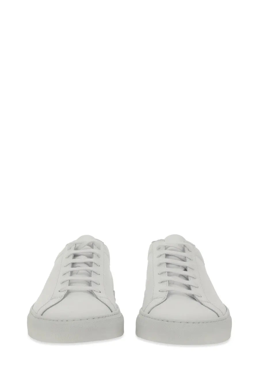 Common Projects men’s low-top sneaker Achilles original in white leather with clean stitching and minimalist design