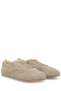Common Projects men’s sneaker in beige suede with matching laces and light brown rubber sole low top design