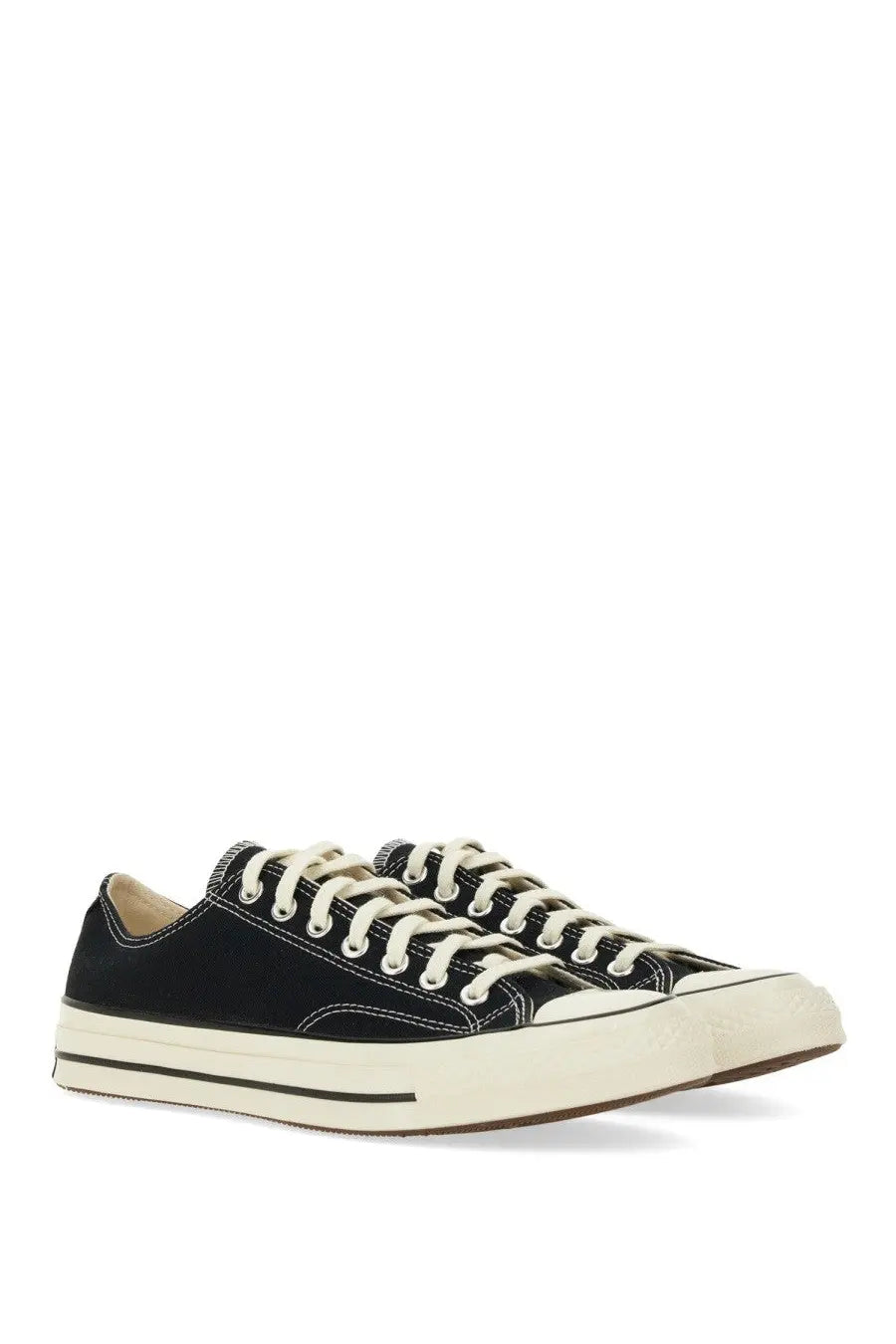 Converse unisex chuck vintage low-top black canvas sneakers with white laces and cream rubber sole